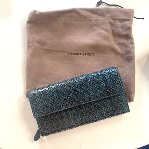 Brand new Bottega Veneta long wallet